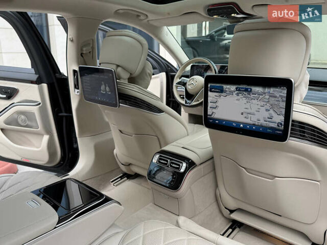 Черный Мерседес С Класс, объемом двигателя 3.98 л и пробегом 46 тыс. км за 178000 $, фото 48 на Automoto.ua