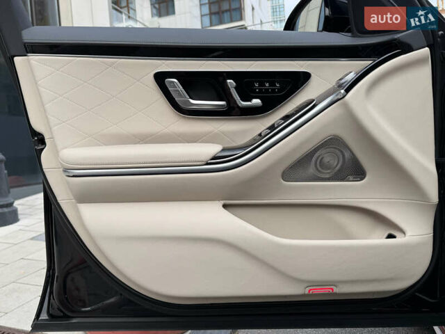 Черный Мерседес С Класс, объемом двигателя 3.98 л и пробегом 46 тыс. км за 178000 $, фото 52 на Automoto.ua