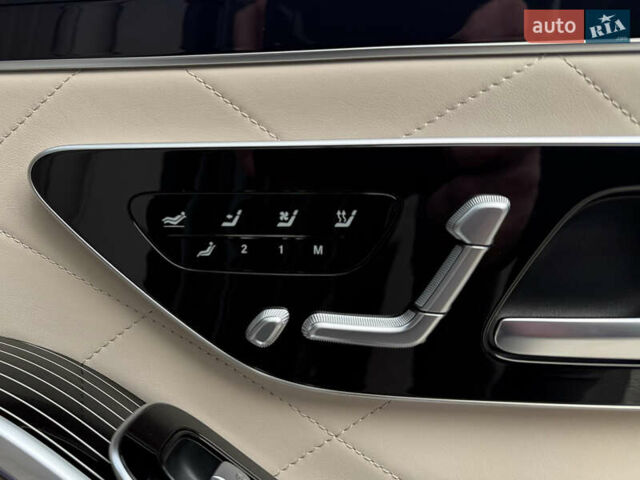 Черный Мерседес С Класс, объемом двигателя 3.98 л и пробегом 46 тыс. км за 172000 $, фото 60 на Automoto.ua