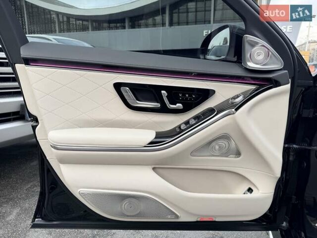 Черный Мерседес С Класс, объемом двигателя 3.98 л и пробегом 1 тыс. км за 214999 $, фото 23 на Automoto.ua