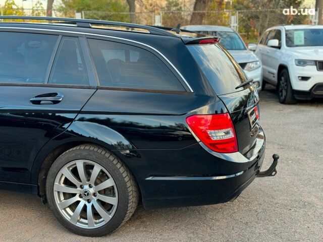 Черный Мерседес С Класс, объемом двигателя 2.2 л и пробегом 240 тыс. км за 10000 $, фото 8 на Automoto.ua