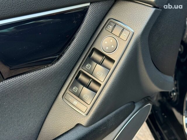 Черный Мерседес С Класс, объемом двигателя 2.2 л и пробегом 240 тыс. км за 10000 $, фото 12 на Automoto.ua