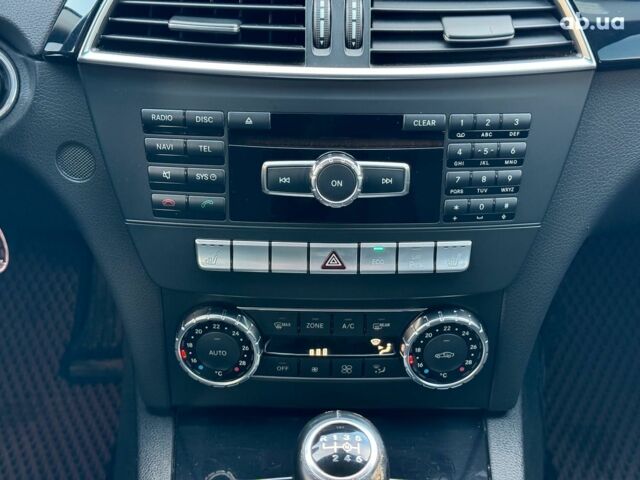 Черный Мерседес С Класс, объемом двигателя 2.2 л и пробегом 240 тыс. км за 10000 $, фото 27 на Automoto.ua