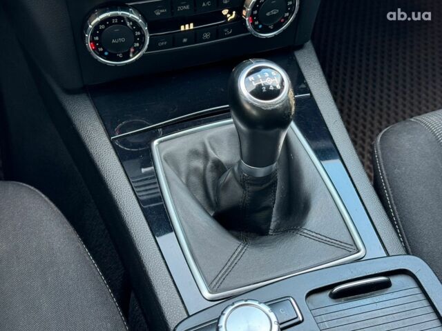 Черный Мерседес С Класс, объемом двигателя 2.2 л и пробегом 240 тыс. км за 10000 $, фото 28 на Automoto.ua