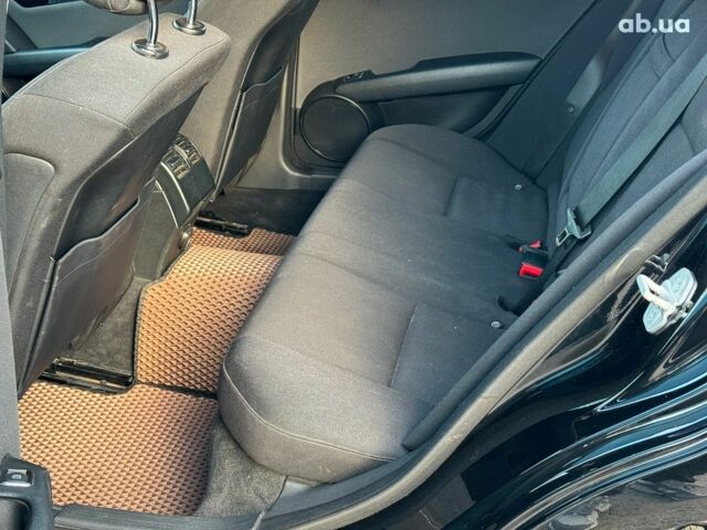 Черный Мерседес С Класс, объемом двигателя 2.2 л и пробегом 240 тыс. км за 10000 $, фото 17 на Automoto.ua