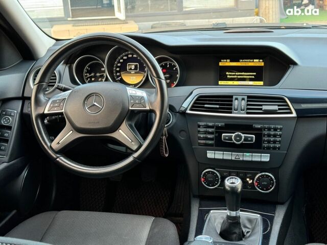 Черный Мерседес С Класс, объемом двигателя 2.2 л и пробегом 240 тыс. км за 10000 $, фото 23 на Automoto.ua