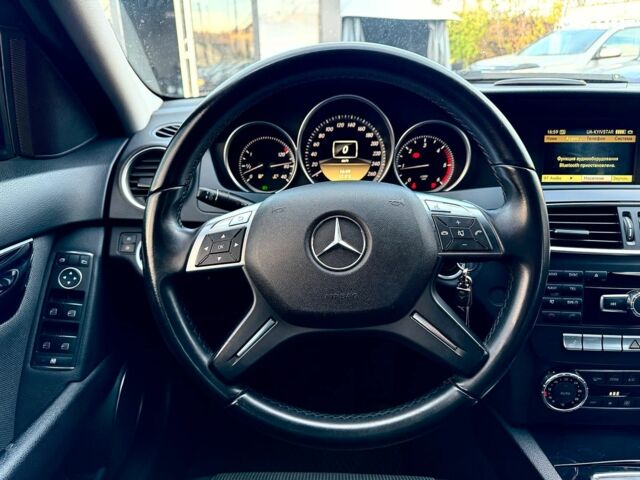 Черный Мерседес С Класс, объемом двигателя 2.2 л и пробегом 240 тыс. км за 10000 $, фото 24 на Automoto.ua