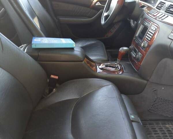 Фиолетовый Мерседес С Класс, объемом двигателя 3.2 л и пробегом 370 тыс. км за 4800 $, фото 3 на Automoto.ua