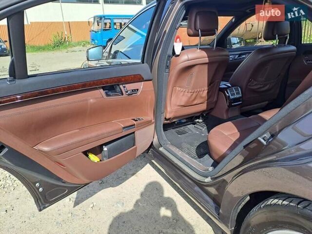 Коричневый Мерседес С Класс, объемом двигателя 4.7 л и пробегом 226 тыс. км за 20000 $, фото 11 на Automoto.ua