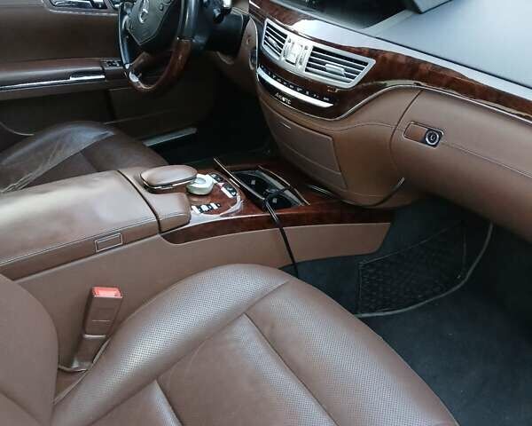 Коричневый Мерседес С Класс, объемом двигателя 4.7 л и пробегом 180 тыс. км за 18800 $, фото 6 на Automoto.ua
