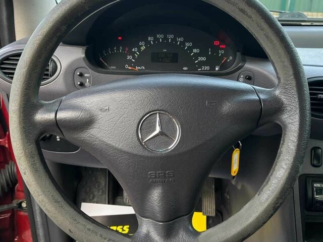 Красный Мерседес С Класс, объемом двигателя 1.4 л и пробегом 200 тыс. км за 4499 $, фото 9 на Automoto.ua