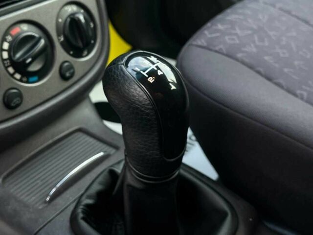 Красный Мерседес С Класс, объемом двигателя 1.4 л и пробегом 200 тыс. км за 4499 $, фото 12 на Automoto.ua