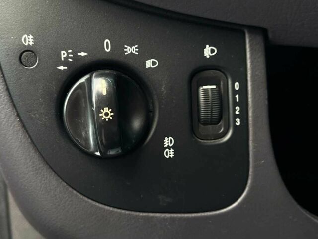 Красный Мерседес С Класс, объемом двигателя 1.4 л и пробегом 200 тыс. км за 4499 $, фото 10 на Automoto.ua