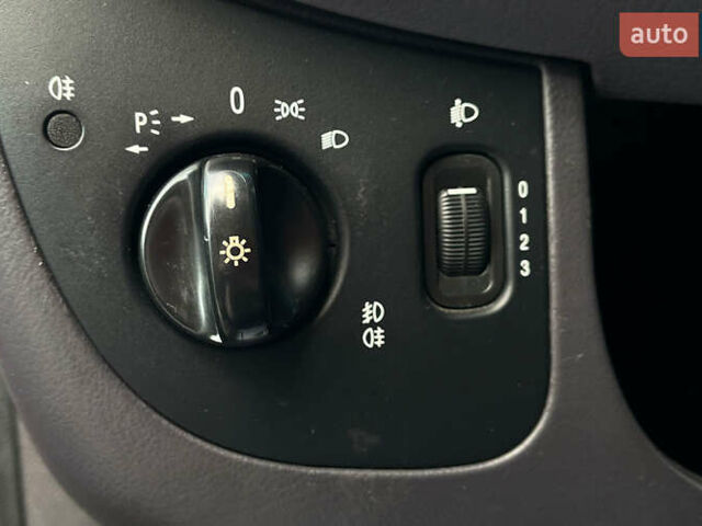 Красный Мерседес С Класс, объемом двигателя 1.4 л и пробегом 200 тыс. км за 4499 $, фото 10 на Automoto.ua