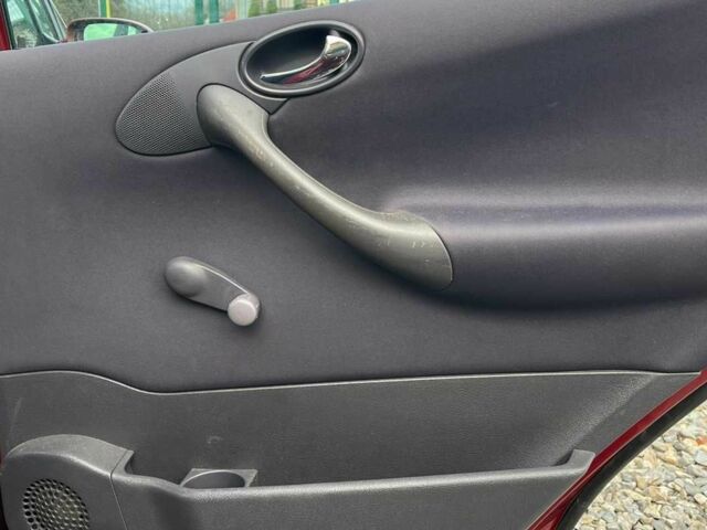 Красный Мерседес С Класс, объемом двигателя 1.4 л и пробегом 200 тыс. км за 4499 $, фото 19 на Automoto.ua