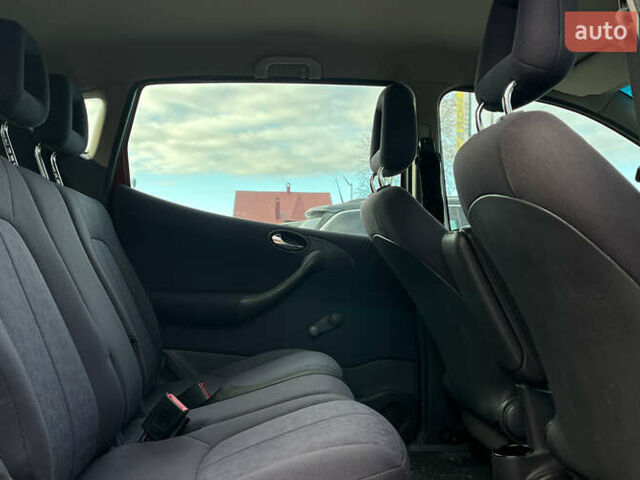 Красный Мерседес С Класс, объемом двигателя 1.4 л и пробегом 200 тыс. км за 4300 $, фото 16 на Automoto.ua