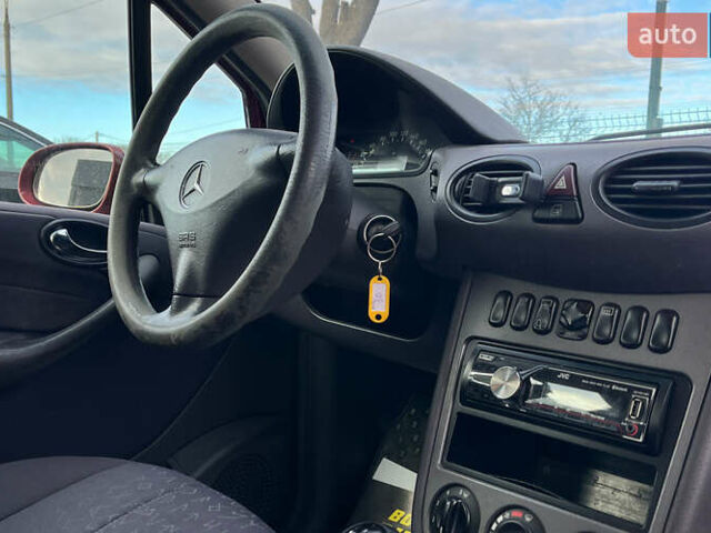 Красный Мерседес С Класс, объемом двигателя 1.4 л и пробегом 200 тыс. км за 4499 $, фото 8 на Automoto.ua