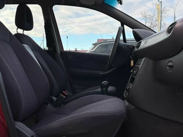 Красный Мерседес С Класс, объемом двигателя 1.4 л и пробегом 200 тыс. км за 4499 $, фото 15 на Automoto.ua