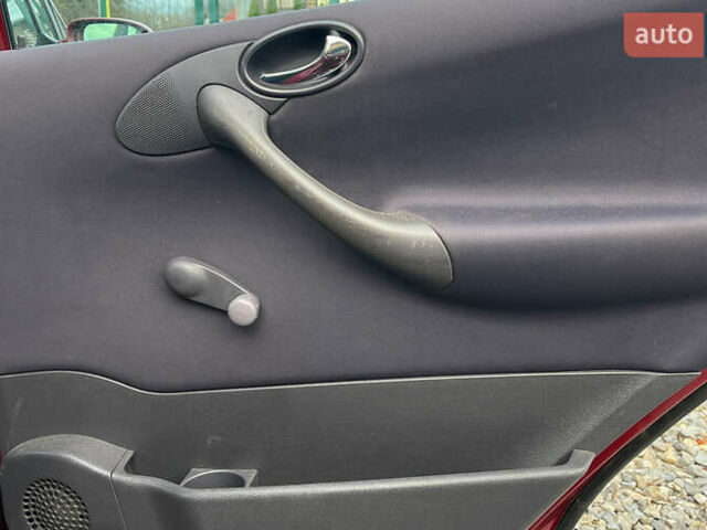 Красный Мерседес С Класс, объемом двигателя 1.4 л и пробегом 200 тыс. км за 4499 $, фото 19 на Automoto.ua