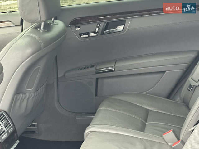 Красный Мерседес С Класс, объемом двигателя 5.46 л и пробегом 235 тыс. км за 9300 $, фото 56 на Automoto.ua