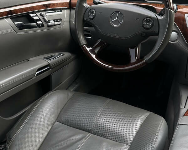 Красный Мерседес С Класс, объемом двигателя 5.46 л и пробегом 235 тыс. км за 9300 $, фото 82 на Automoto.ua