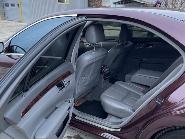 Красный Мерседес С Класс, объемом двигателя 5.5 л и пробегом 238 тыс. км за 9200 $, фото 7 на Automoto.ua