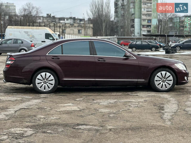 Красный Мерседес С Класс, объемом двигателя 5.46 л и пробегом 235 тыс. км за 9300 $, фото 25 на Automoto.ua