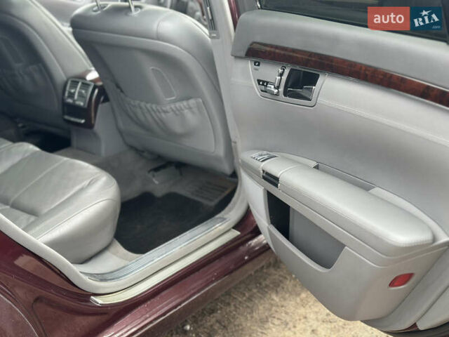 Красный Мерседес С Класс, объемом двигателя 5.46 л и пробегом 235 тыс. км за 9300 $, фото 61 на Automoto.ua