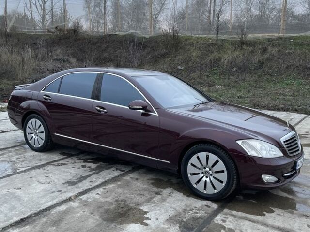 Красный Мерседес С Класс, объемом двигателя 5.5 л и пробегом 238 тыс. км за 9200 $, фото 3 на Automoto.ua