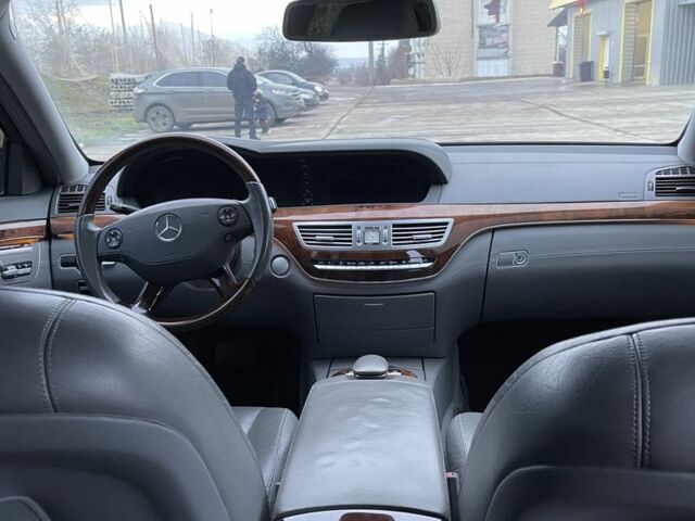 Красный Мерседес С Класс, объемом двигателя 5.5 л и пробегом 238 тыс. км за 9200 $, фото 6 на Automoto.ua