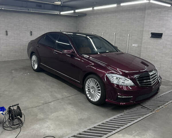 Красный Мерседес С Класс, объемом двигателя 5.51 л и пробегом 350 тыс. км за 15000 $, фото 1 на Automoto.ua