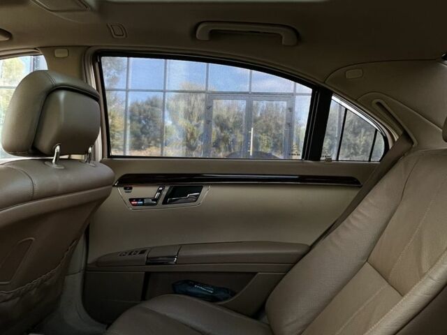 Мерседес С Класс 2007 в Ровно на Automoto.ua Красный Мерседес С Класс, объемом двигателя 4.7 л и пробегом 315 тыс. км за 7700 $, фото 7 на Automoto.ua