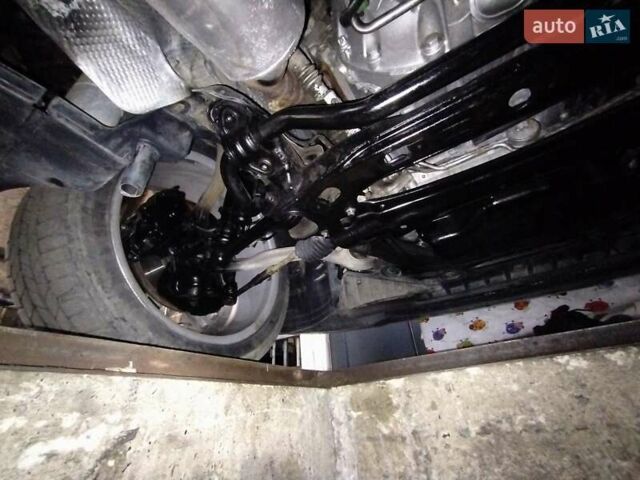 Красный Мерседес С Класс, объемом двигателя 3.5 л и пробегом 231 тыс. км за 10000 $, фото 7 на Automoto.ua