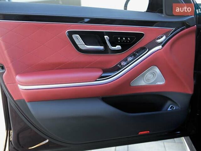 Красный Мерседес С Класс, объемом двигателя 4 л и пробегом 51 тыс. км за 99999 $, фото 46 на Automoto.ua