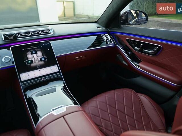 Красный Мерседес С Класс, объемом двигателя 4 л и пробегом 51 тыс. км за 99999 $, фото 79 на Automoto.ua