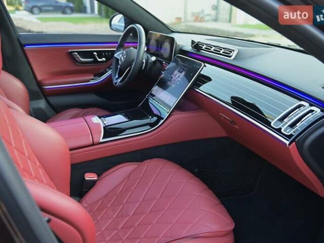 Красный Мерседес С Класс, объемом двигателя 4 л и пробегом 51 тыс. км за 99999 $, фото 69 на Automoto.ua