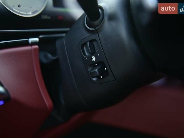 Красный Мерседес С Класс, объемом двигателя 4 л и пробегом 51 тыс. км за 99999 $, фото 48 на Automoto.ua