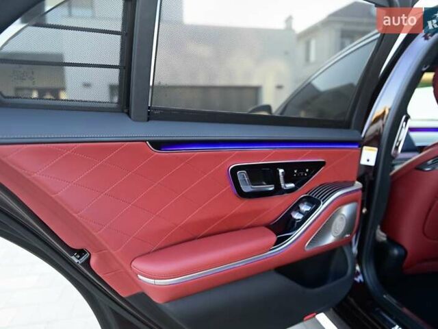 Красный Мерседес С Класс, объемом двигателя 4 л и пробегом 51 тыс. км за 99999 $, фото 73 на Automoto.ua