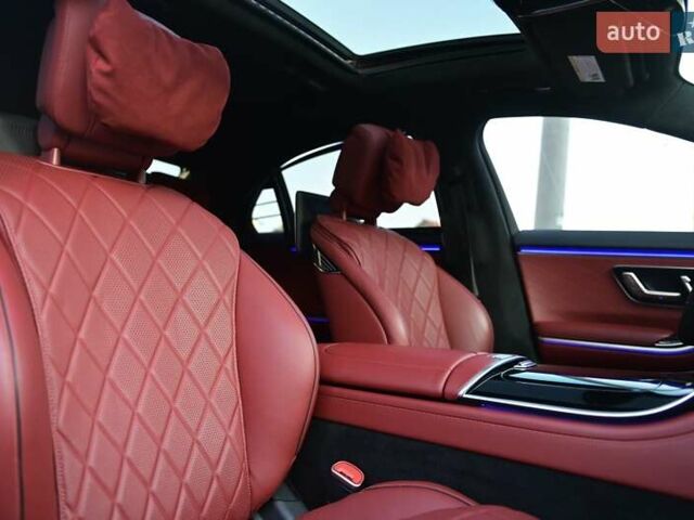 Красный Мерседес С Класс, объемом двигателя 4 л и пробегом 51 тыс. км за 99999 $, фото 75 на Automoto.ua