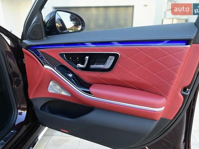 Красный Мерседес С Класс, объемом двигателя 4 л и пробегом 51 тыс. км за 99999 $, фото 74 на Automoto.ua