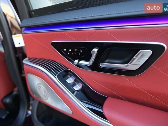 Красный Мерседес С Класс, объемом двигателя 4 л и пробегом 51 тыс. км за 99999 $, фото 87 на Automoto.ua