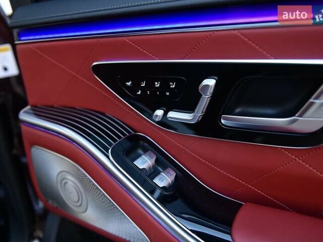 Красный Мерседес С Класс, объемом двигателя 4 л и пробегом 51 тыс. км за 99999 $, фото 96 на Automoto.ua
