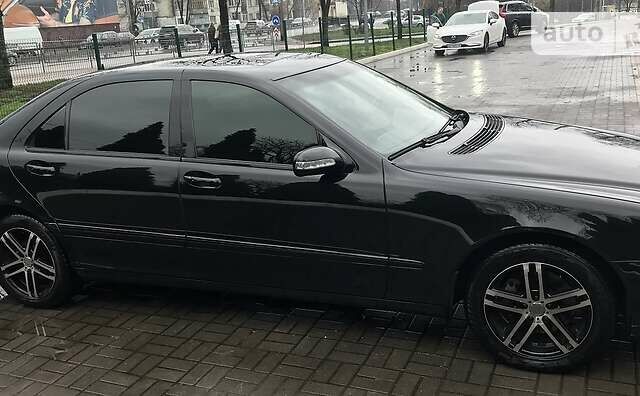 Мерседес С Клас, об'ємом двигуна 4 л та пробігом 250 тис. км за 9500 $, фото 5 на Automoto.ua