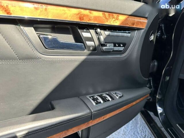 Мерседес С Класс, объемом двигателя 5.5 л и пробегом 112 тыс. км за 53000 $, фото 5 на Automoto.ua