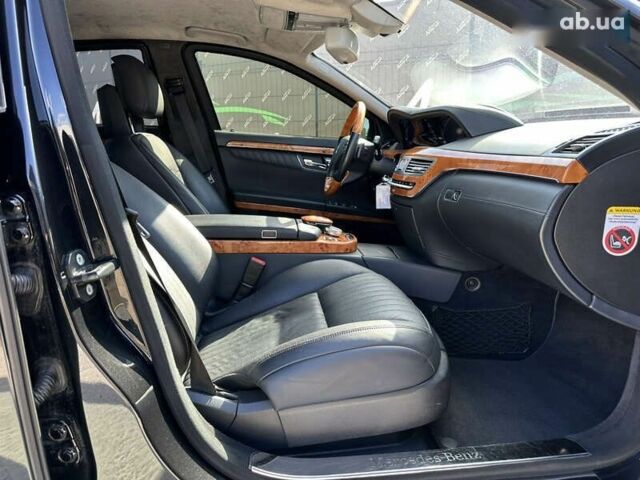 Мерседес С Класс, объемом двигателя 5.5 л и пробегом 112 тыс. км за 53000 $, фото 24 на Automoto.ua