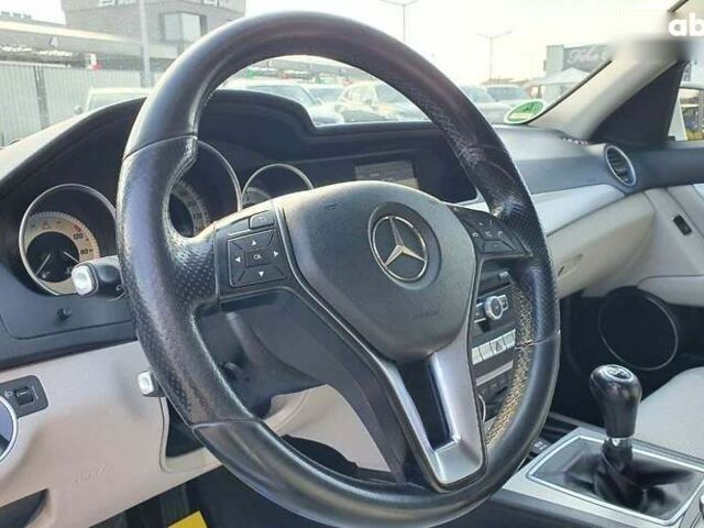 Мерседес С Класс, объемом двигателя 2.2 л и пробегом 363 тыс. км за 12790 $, фото 11 на Automoto.ua