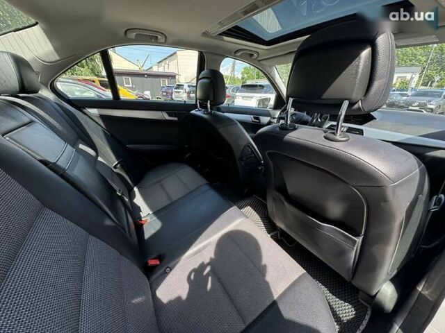 Мерседес С Класс, объемом двигателя 2.2 л и пробегом 259 тыс. км за 12700 $, фото 20 на Automoto.ua