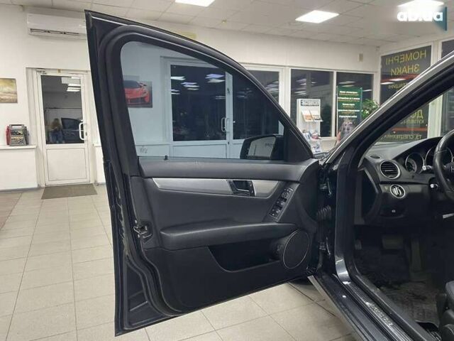 Мерседес С Клас, об'ємом двигуна 2.1 л та пробігом 306 тис. км за 10490 $, фото 17 на Automoto.ua