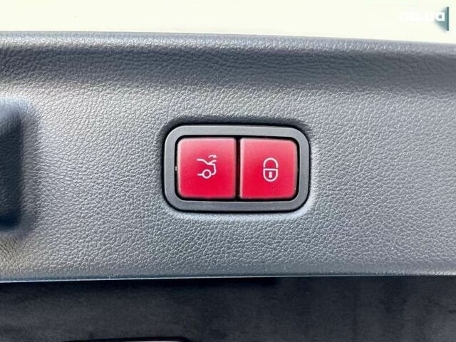 Мерседес С Класс, объемом двигателя 4 л и пробегом 42 тыс. км за 91000 $, фото 15 на Automoto.ua