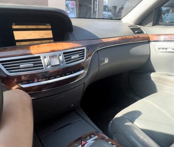 Сірий Мерседес С Клас, об'ємом двигуна 3 л та пробігом 145 тис. км за 7400 $, фото 1 на Automoto.ua